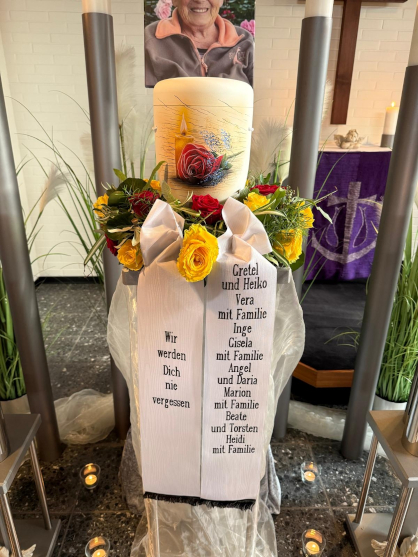 Urne mit Schleife Urne mit Schleife